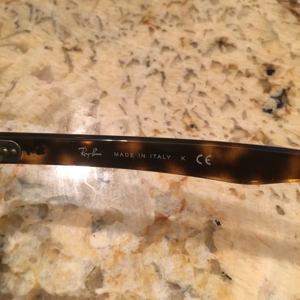 Ray-Ban Sunglasses - Picture 3 of 4
